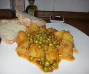 Peas with potatoes in red sauce a.k.a Arakas Kokkinistos me patates