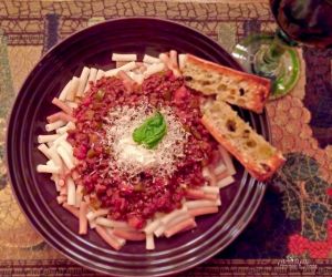 Spicy Beluga Pasta Sauce with Mushrooms and Wine