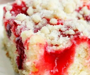 Cherry Coffee Cake with Crumb Topping