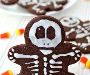 Crunchy Chocolate Skeleton Cookies