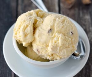 Banana chocolate-peanut butter ice cream