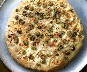 Easy Rosemary Olive Focaccia Bread