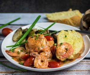 SHRIMP AND SCALLOPS IN CREAMY MARINARA SAUCE