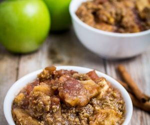 SLOW COOKER APPLE CRISP