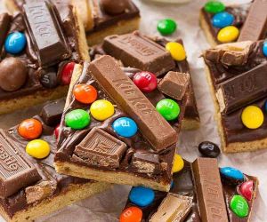 Candy Bar Blondies