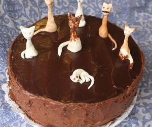 Fondant Felines: Chocolate Cake