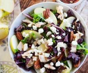 Honeycrisp Apple Pecan Salad with an Apple Cider Vinaigrette