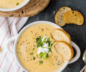 Slow Cooker Broccoli Cheese Soup