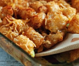 Cheesy Chicken and Broccoli Tater tot Casserole