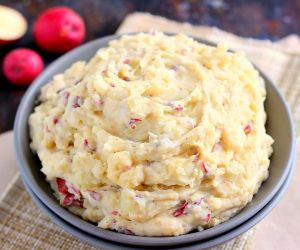 Slow Cooker Garlic Parmesan Mashed Potatoes