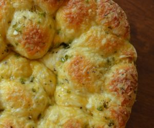 Jalapeno Cheddar Pull Apart Bread