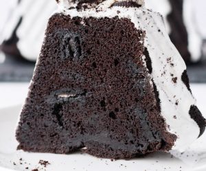 Oreo Bundt Cake