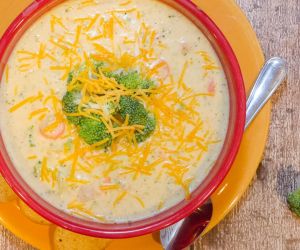 Cheesy Broccoli Soup