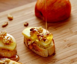 BRIE, APPLE, WALNUT HONEY DRIZZLED CROSTINI