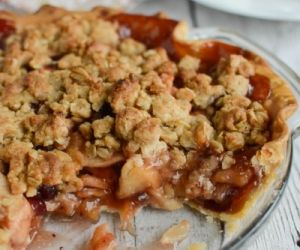 Apple Cranberry Streusel Pie