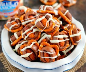 Almond Pretzel Bites