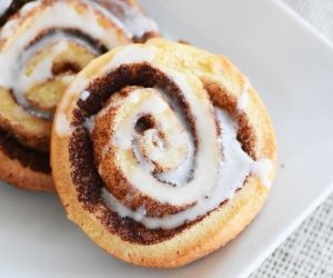 Cinnamon Roll Cookies with Glaze