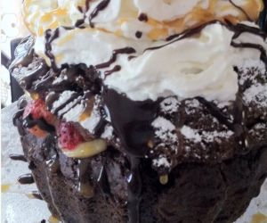 Giant Banana Split Cupcake