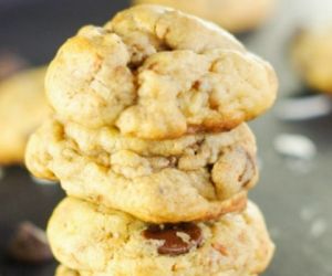 Crispy & Chewy Toasted Coconut Chocolate Chip Cookies