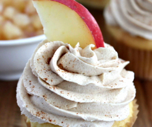 Apple Pie Cupcakes with Vanilla Cinnamon Frosting