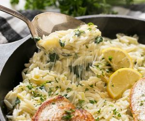 One Pot Chicken with Creamy Spinach Artichoke Pasta