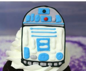 R2D2 Edible Cupcake Toppers