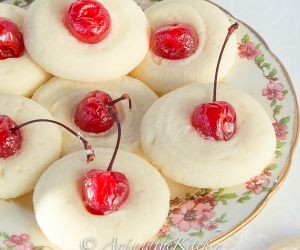 Mom's Whipped Shortbread Cookies