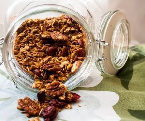 Cranberry GIngerbread Granola