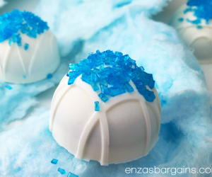 Mint Oreo Balls Covered in White Chocolate Perfect For Frozen!
