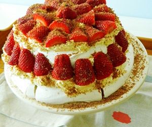 Traditional Pavlova