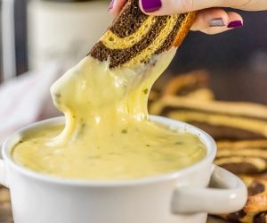 Easy White Wine Fondue