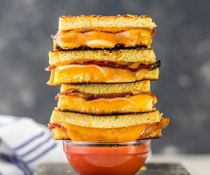 Whiskey Bacon Grilled Cheese Dippers