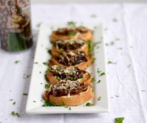 Coco Loco Porter Caramelized Onion Crostini