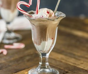 Peppermint Hot Chocolate Floats