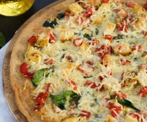 SPINACH, ROASTED RED PEPPER AND CHICKEN PIZZA WITH GARLIC WHOLE WHEAT CRUST