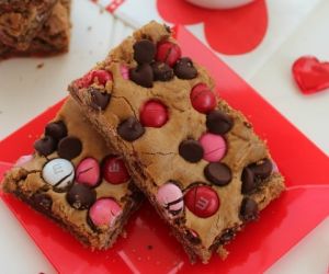 Valentine Blondie Bars