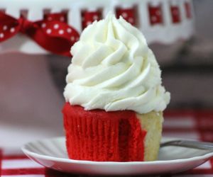 RED AND WHITE VANILLA VALENTINE’S DAY CUPCAKES