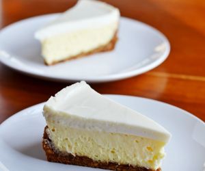 EASY BAKED CHEESECAKE