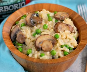 Creamy Parmesan, Mushroom and Pea Risotto Bowls