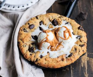 Peanut Butter Chocolate Chip Skillet Cookie