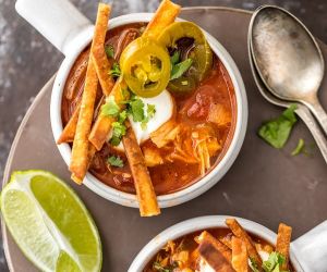 Slow Cooker Chicken Tortilla Soup