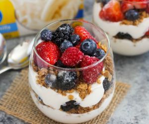 Berry Honey Yogurt Parfait