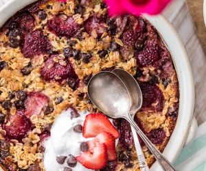 Chocolate Covered Strawberry Baked Oatmeal