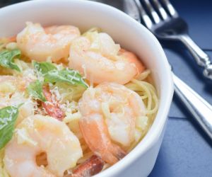 White Wine and Garlic Shrimp Pasta