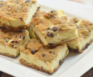 Chocolate Chip Cookie Cheesecake Bars