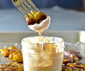 Dilly Smashed Baby Potatoes With Creamy Horseradish Sauce