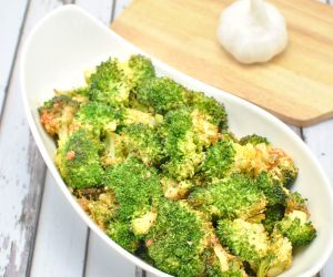 Roasted Sriracha Broccoli