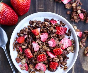 Chocolate Strawberry Granola