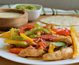 Chicken Fajitas with Creamy Queso