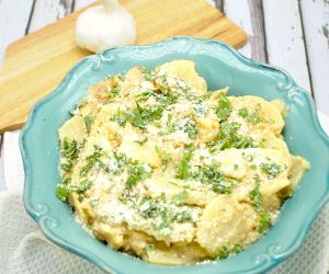 Healthier Slow Cooker Au Gratin Potatoes